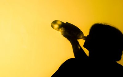 L’addiction à l’alcool sauve-t-elle des vies? Les incroyables paradoxes scientifiques